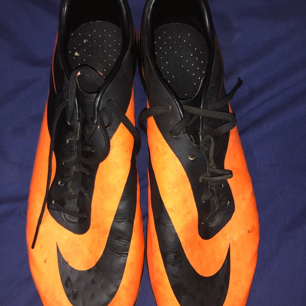 Soccer cleats